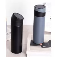 Fabricada com aço inox com dupla camada a mini garrafa termica personalizada está disponível na capacidade de 400 ml, tampa com apoio para celular com rosca com vedação. A personalização da marca é feita à laser em boa área de impressão