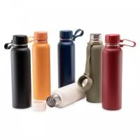 Garrafa térmica aço inox 304 com parede dupla. Capacidade 1 litro. Contém base antiderrapante e alça de silicone acoplada na tampa. Pode ser utilizada com líquidos quentes ou frios. ø80 x 314 mm. Mantém as bebidas quentes por até 12 horas e bebidas frias por até 24 horas. Produto de alta qualidade.