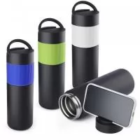 Garrafa térmica em aço inox com parede dupla isolada a vácuo, com capacidade de até 500ml. Conserva a temperatura quente ou fria, com alça e suporte para celular na tampa. Apoio para mão emborrachado e tampa rosqueável com anel de silicone para vedação