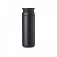 Garrafa térmica feita em inox 304 com parede dupla, capacidade de 510ml. Tampa de abertura dupla.