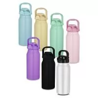 Garrafa térmica em aço inox com parede dupla isolada a vácuo, com capacidade de até 1,5l. Além de garantir a temperatura ideal do líquido por horas, é muito fácil de ser transportada por sua alça superior que torna o uso desse potente recipiente muito mais simples. Tampa rosqueável, bico removível trazendo possibilidades de uso com anel de silicone na tampa para vedação.