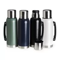 Garrafa térmica de inox livre de BPA com capacidade de 1 litro. Contém alça para transporte.