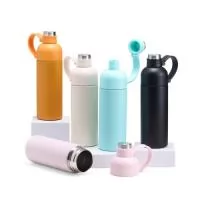 Mantenha a bebida na temperatura ideal, seja ela quentinha ou bem gelada! Com excelente conservação, nossa Garrafa Térmica de 460ml, produzida em aço inoxidável 304 e base antiderrapante para maior estabilidade em superfícies, possui um design super prático com duas aberturas, sendo uma com bocal contendo tampa protetora rosqueável e alça emborrachada integrada para facilitar a locomoção, e outra abertura larga para facilitar o enchimento e a limpeza.  Mais do que prática, essa garrafa garante que a bebida mantenha sua qualidade térmica e sabor por muito mais tempo.