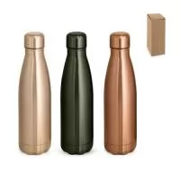 Garrafa em aço inox de parede dupla térmica, isolada a vácuo. Garrafa com acabamento metalizado e tampa em aço inox. Todas as componentes da garrafa - tampa, corpo e base - na mesma cor. Capacidade até 510 mL. Fornecido em caixa presente de papel kraft. Certificação EU Food Grade. ø70 x 255 mm