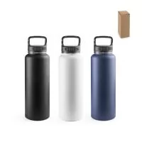 Garrafa esportiva em aço inox 90% reciclado de parede dupla térmica, isolada a vácuo. Parede com revestimento em pó oferecendo mais durabilidade e resistência. Tampa com pega e um mosquetão que facilitam o transporte. Grande capacidade até 1.2 L. For