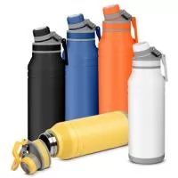 Garrafa térmica em aço inox com parede dupla isolada a vácuo, com capacidade de até 1,2l. Acabamento na parte externa em tinta pó. Alça de transporte flexível. Tampa rosqueável com anel de silicone para vedação. Bico rosqueável. Gravação da logomarca a laser já incluso.