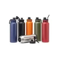 Garrafa térmica feita em inox com parede dupla livre de BPA, capacidade de 1,2 litros. Tampa com alça para transporte e tampa de proteção para o bocal. Altura : 30 cm Largura : 9,6 cm Circunferência : 28,6 cm Tamanho total aproximado CxL : Diâmetro s