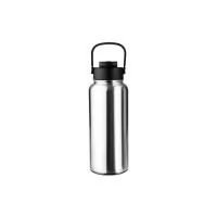 Garrafa térmica em inox com capacidade de até 950 ml. Conta com estrutura de parede dupla e vedação a vácuo, permitindo a conservação da temperatura de líquidos por mais tempo. Dispõe de tampa plástica com trava de proteção para o bocal, bico flip, c
