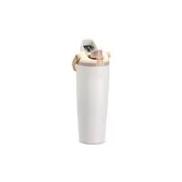 Garrafa térmica em inox com capacidade para até 850 ml. Conta com estrutura de parede dupla e vedação a vácuo, ajudando a conservar a temperatura dos líquidos por mais tempo. Possui tampa rosqueável em plástico com protetor para o bocal, botão de aci