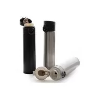 Garrafa térmica em inox, capacidade de 340ml. Tampa com trava de segurança e botão com acionamento. Altura : 22,8 cm Largura : 6,8 cm Circunferência : 18,3 cm Peso aproximado g : 209
