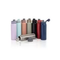 Garrafa térmica com infusor de bebidas, feita em inox 304 de parede dupla com capacidade de 850ml. Tampa com alça para transporte e tampa de proteção para o bocal. Altura : 27 cm Largura : 7,8 cm Circunferência : 25 cm Peso aproximado g : 394