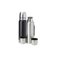 Garrafa térmica de inox com parede dupla e tampa dupla, capacidade de 1 litro. Com alça plástica para transporte, a garrafa contém duas tampas utilizáveis como copos. Altura : 35,7 cm Largura : 10,6 cm Circunferência : 29,8 cm Tamanho total aproximad