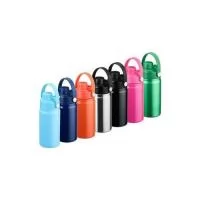 Garrafa térmica em inox com capacidade para até 400 ml. Apresenta estrutura de parede dupla e vedação a vácuo, que mantém a temperatura de líquidos por mais tempo sem transferência para o exterior. Possui tampa plástica rosqueável com protetor de o b