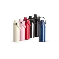 Garrafa térmica em inox com capacidade de até 600ml. Apresenta estrutura com parede dupla e isolamento a vácuo, permitindo conservar a temperatura de líquidos por mais tempo. Possui tampa plástica rosqueável com proteção para o bocal e alça fixa para