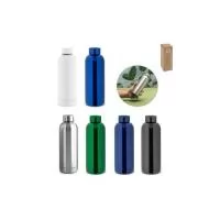 Garrafa em aço inox 90% reciclado de parede dupla térmica, isolada a vácuo. Garrafa com acabamento em mate metálico. Capacidade até 550 ml. Fornecido em caixa presente de papel kraft. Certificação EU Food Grade. ø73 x 222 mm