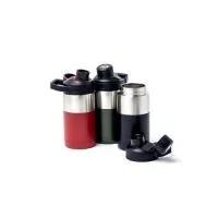 A garrafa magnética que acompanha seu ritmo sem abrir mão do conforto. Com capacidade para 350 ml, feita de aço inoxidável com parede dupla e alça integrada, nossa garrafa térmica se destaca por sua tampa protetora magnética, que ao abri-la fica firm