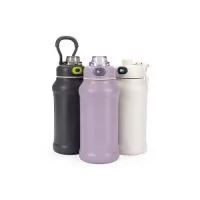 Uma garrafa térmica inox de 800 ml pronta para qualquer situação do seu dia a dia! O seu design esportivo destaca-se também por sua construção robusta de parede dupla e isolamento a vácuo que mantém a temperatura dos líquidos por mais tempo. Sua tamp