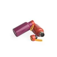 Garrafa térmica de inox 380 ml. Contém tampa rosqueável e alça colorida de silicone acoplada na tampa. Altura : 18 cm Largura : 7,3 cm Circunferência : 23 cm Peso aproximado g : 225