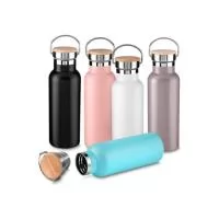 Garrafa térmica em aço inox com parede dupla isolada a vácuo, com capacidade de até 500ml. Conserva líquido quente por até 8 horas e líquido frio até 12 horas. Tampa com revestimento em fibra de bambu. Alça em metal. Detalhe cromado. Pintura fosca.