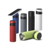 Garrafa térmica em aço inox com parede dupla isolada a vácuo, com capacidade de até 400 ml. Tampa rosqueável com anel de silicone para vedação. Conserva a temperatura quente ou frio. Com apoio para celular na tampa. Conserva a temperatura quente por 