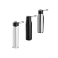 Garrafa térmica em aço inox fosca com parede dupla isolada a vácuo, com capacidade de até 400ml com corda para facilitar o transporte. Tampa rosqueável e anel de silicone para vedação.