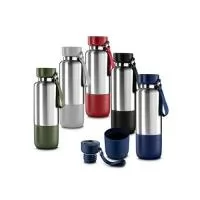 Garrafa térmica em aço inox com parede dupla isolada a vácuo, capacidade de 500ml e cordão tipo mosquetão. Tampa rosqueável, vedada por um anel de silicone. Possui copo adicional rosqueável na parte inferior da garrafa. Parte superior da tampa acompa