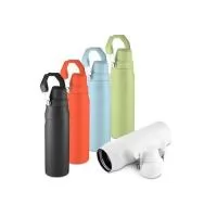 Garrafa térmica em inox interno 304 com pintura eletrostática e capacidade para até 750 ml. Conta com estrutura de parede dupla e vedação a vácuo, permitindo a conservação da temperatura de líquidos por mais tempo. Possui tampa rosqueável em plástico
