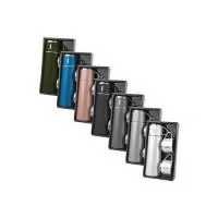 Kit garrafa térmica 450 ml com duas tampas extras que podem ser utilizadas como xícaras. Garrafa produzida em inox com base antiderrapante e tampas de inox com revestimento plástico. Acompanha sacola de papel com berço de papelão para acomodação das 