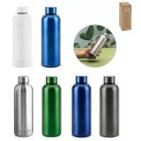 Garrafa térmica em aço inox 90% reciclado de parede dupla isolada a vácuo. Garrafa com acabamento em mate metálico. Capacidade até 550 mL. Fornecida em caixa presente de papel kraft reciclado. Certificação EU Food Grade. ø73 x 222 mm