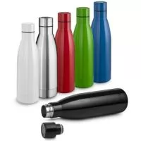 Garrafa térmica em aço inox com parede dupla isoladao à vácuo com capacidadede de 450ml. Tampa rosqueável de inox na cor do produto com anel de silicone para vedação. Pintura brilhosa.  Conserva líquidos : ??8 horas ??12 horas