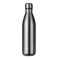 Garrafa térmica 780ml em inox de alta qualidade. Possui tampa rosqueável com detalhe superior em relevo, pode ser utilizada com líquidos quentes ou frios. Observação: não colocar no fogão ou micro-ondas.  Altura: 30,3 cm Largura: 7,9 cm Medidas aproximadas para gravação: (CxL): 15,5 cm x 7 cm Conservação líquidos quentes: ± 12 horas Conservação líquidos gelados: ± 24 horas
