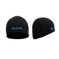 Gorro sem Dobra em Malha Cheia de Lã produzido em máquina retilínea com fio 100% acrílico- tamanho único medindo aberto 24 cm. de comprimento X 20-0 cm largura onde se pode bordar. Incluso 01 logotipo bordado sobre a barra com até 5.000 pontos- embalado em saco plástico individual lacrado.