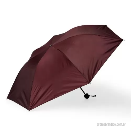 Guarda chuva personalizada - Guarda-chuva manual de tecido em nylon. Possui 8 varetas e estrutura em aço, pegador, botão de abertura e alça de nylon. Acompanha capa protetora.