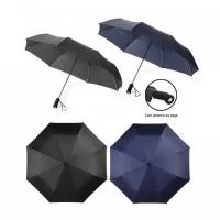 Guarda-chuva dobrável em Poliéster em três secções com lanterna na pega. Abertura total: 94 cm. Fornecido em bolsa. Consultar opções de gravação.
