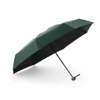 Guarda-chuva manual cápsula em poliéster de impacto impermeável e proteção UPF 50. Possui tecido interno em vinil com 8 varetas e estrutura em aço, pegador, botão de abertura e e alça de Nylon. Acompanha estojo protetor com alça.