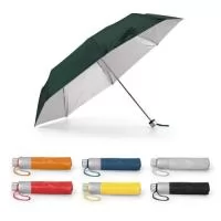 Guarda-chuva dobrável em 3 secções é um aliado essencial para enfrentar dias chuvosos com praticidade. Feito em poliéster 190T, é resistente e fácil de manusear, com abertura manual. Disponível em várias cores vibrantes, seu interior em cinza oferece um toque de elegância. Leve e prático, vem acompanhado de uma bolsa para fácil transporte, garantindo proteção e estilo em qualquer clima. Bolsa: ø40 x 225 mm. IMPORTANTE: As imagens exibidas neste site são ilustrativas e podem apresentar variações de tonalidade e intensidade em relação ao produto real.