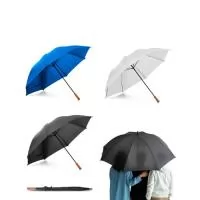 Guarda-chuva Para Brindes, fabricado em material 190T pongee, com varetas e haste em fibras de vidro e pega em madeira para conforto, com o tamanho de 1375 x 855 mm