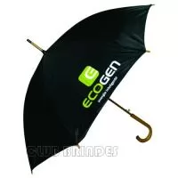 Guarda Chuva Colonial longo, nylon especial liso, cabo curvo em madeira, automático. Disponível em várias cores. Gravação da logomarca em 1 cor em 2 gomos já inclusa.  23  X 8 varetas. Tamanho: 120 cm de envergadura.