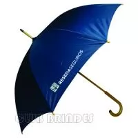 Guarda Chuva Colonial longo, nylon especial liso, cabo curvo em madeira, automático. Disponível em várias cores. Gravação da logomarca em 1 cor em 2 gomos já inclusa.  23  X 8 varetas. Tamanho: 120 cm de envergadura.