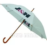 Guarda Chuva Colonial longo, nylon especial liso, cabo curvo em madeira, automático. Disponível em várias cores. Gravação da logomarca em 1 cor em 2 gomos já inclusa.  23  X 8 varetas. Tamanho: 120 cm de envergadura.