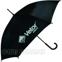 Guarda Chuva Colonial longo, nylon especial liso, cabo curvo em madeira, automático. Disponível em várias cores. Gravação da logomarca em 1 cor em 2 gomos já inclusa.  23  X 8 varetas. Tamanho: 120 cm de envergadura.
