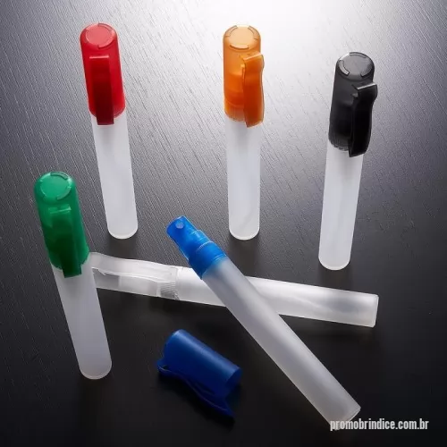 Higienizador de mãos personalizado - Spray higienizador 10ml plástico formato bastão com acabamento fosco, contém tampa de clipe e tampa spray colorido. Para inserir essências, basta desrosquear a tampa de acionamento.