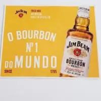 Jogo americano retangular personalizado, produzido em material resistente com acabamento premium.