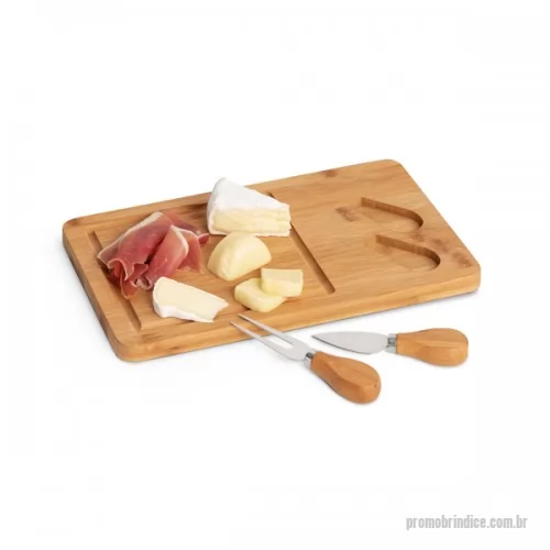 Kit acessórios para queijo ecológico personalizado - Tábua de queijos. Bambu e aço inox. Com 2 talheres. Incluso caixa de cartão