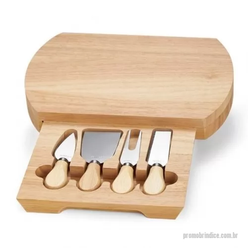 Kit acessórios para queijo ecológico personalizado - Kit queijo 5 peças, contém: tábua de bambu com gaveta para acomodação dos utensílios, faca com ponta, faca reta, garfo e espátula.