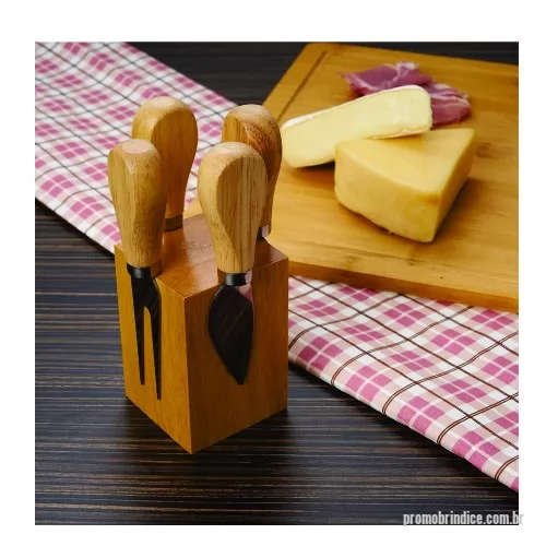 Kit acessórios para queijo personalizado - Kit queijo 4 peças em suporte magnético de bambu  Altura :  14,9 cm  Largura :  7,5 cm