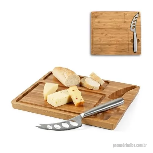 Kit acessórios para queijo personalizado - Tábua de queijos em bambu com faca incluída. Fornecida em caixa de papel kraft. 