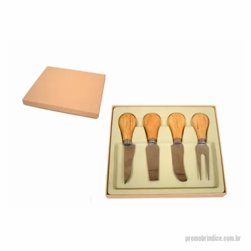Kit acessórios para queijo personalizado - Kit para Queijo com 4 talheres com cabo de madeira e caixa de papelão em kraft. Gravação em Laser.