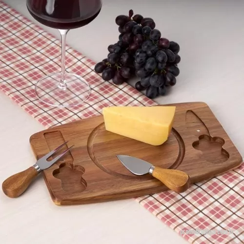 Kit acessórios para queijo personalizado - Kit queijo 3 peças, contém: tábua de madeira com canaleta, faca com ponta, e garfo. Tábua com imã para encaixe e fixação dos utensílios.