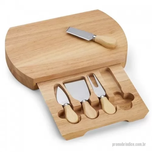 Kit acessórios para queijo personalizado -  Kit queijo 5 peças, contém: tábua de bambu com gaveta para acomodação dos utensílios, faca com ponta, faca reta, garfo e espátula.